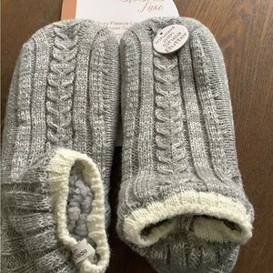 Apana Gray Fleece Lined Slipper Socks